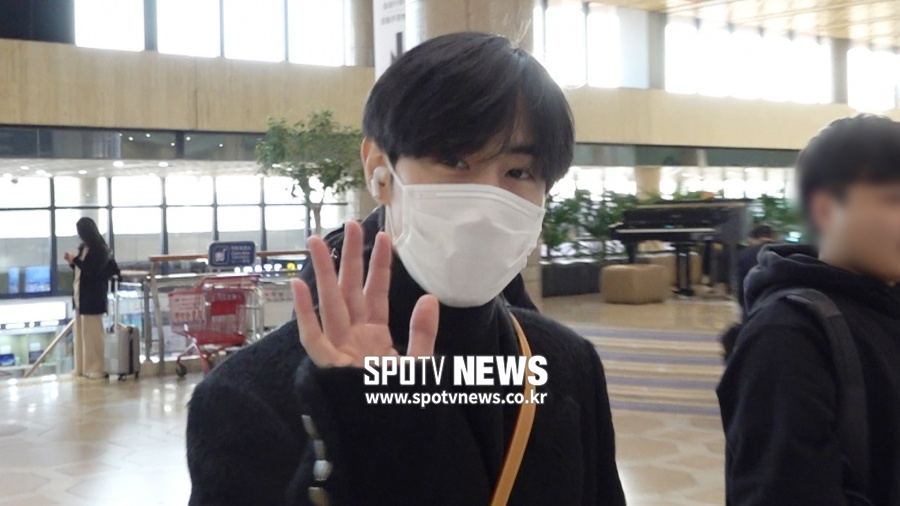 갓세븐 마크, 클로즈업을 부르는 잘생긴 외모 [공항패션]