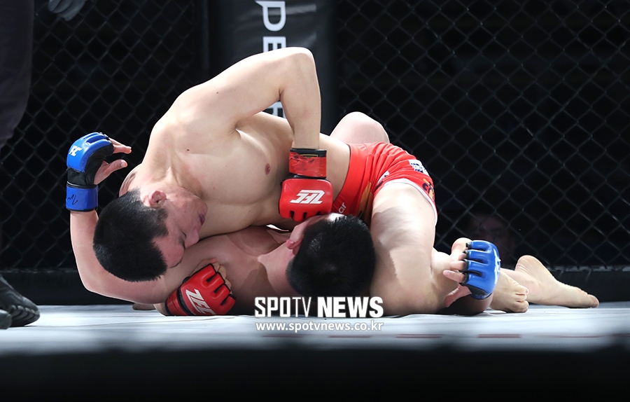 [포토S] 김상욱, 2라운드에서 압도적인 경기력