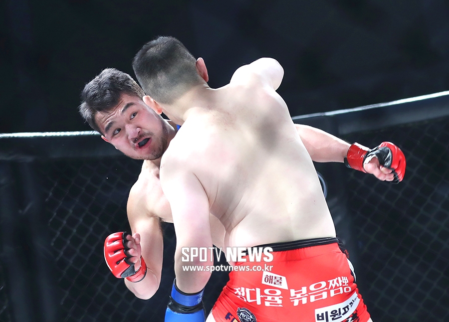 [포토S] 김용희, 상대를 노려보며