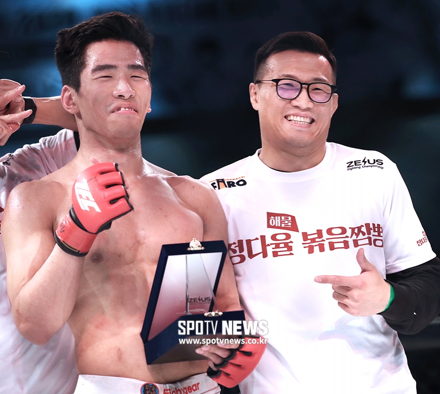 [포토S] 정찬성, '제 애제자 이겼어요!'