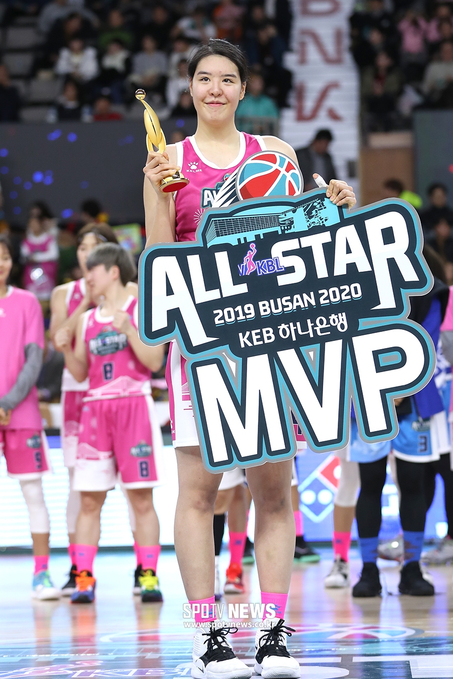 [포토S] 박지수, '내가 바로 MVP!'