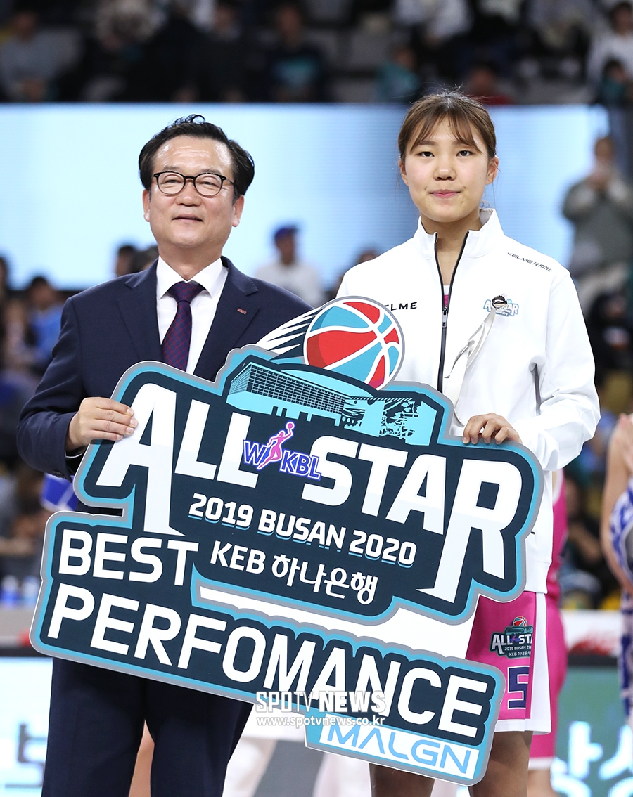 [포토S] 박지현, 베스트퍼포먼스상 수상