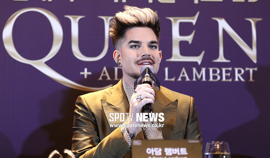 [포토S] 인사말 하는 퀸의 보컬 아담 램버트