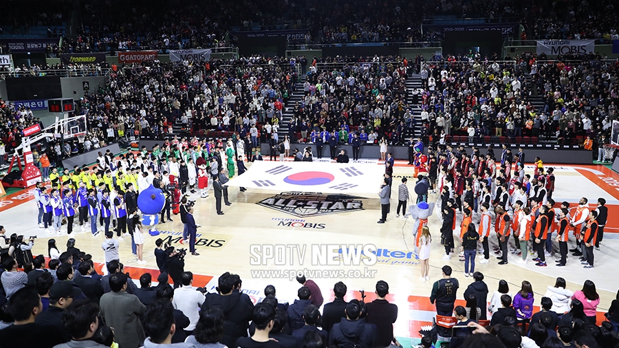 [포토S] KBL 올스타전, 사상 첫 10개 구단 선수들이 참석해 국민의례