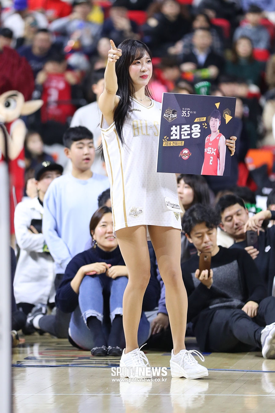 [포토S] 치어리더 김한나, 쭉 뻗은 각선미
