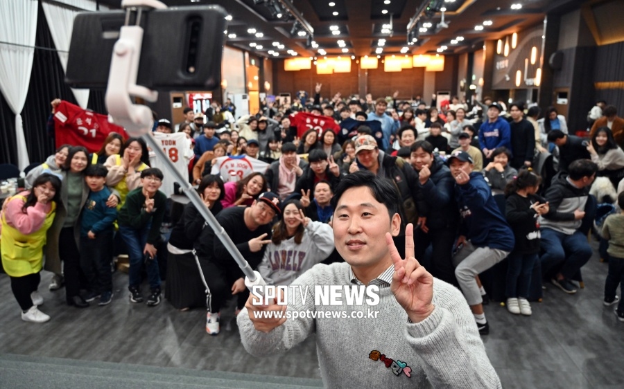 前 KIA 윤석민, 팬들과 식사하고 선행하고 '따뜻한 한 끼'