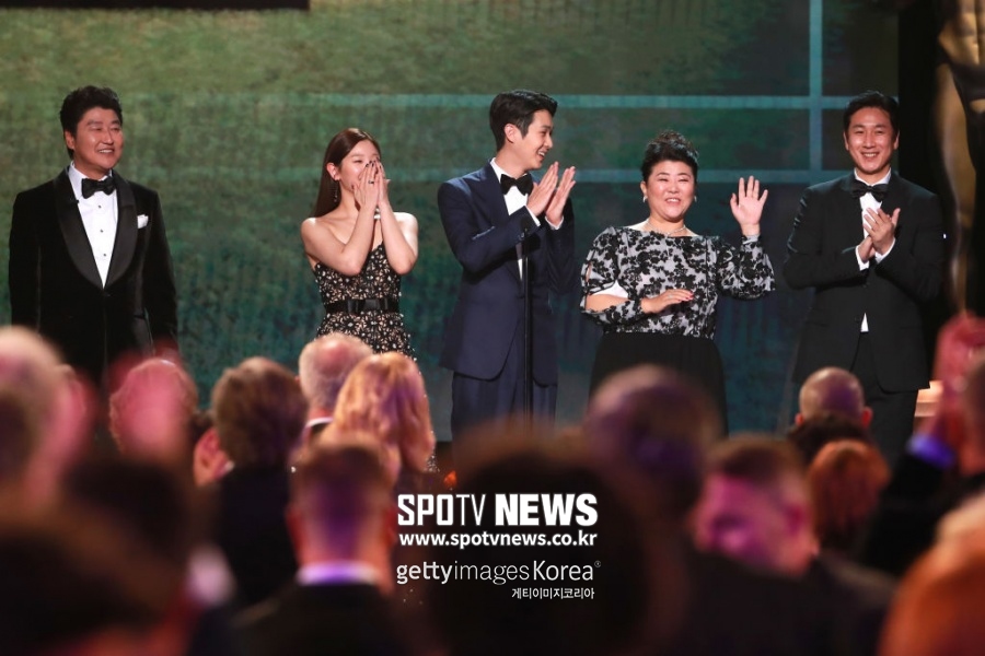"할리우드가 2번 기립박수" '기생충', 美배우조합상 앙상블상 '새 역사'[종합]