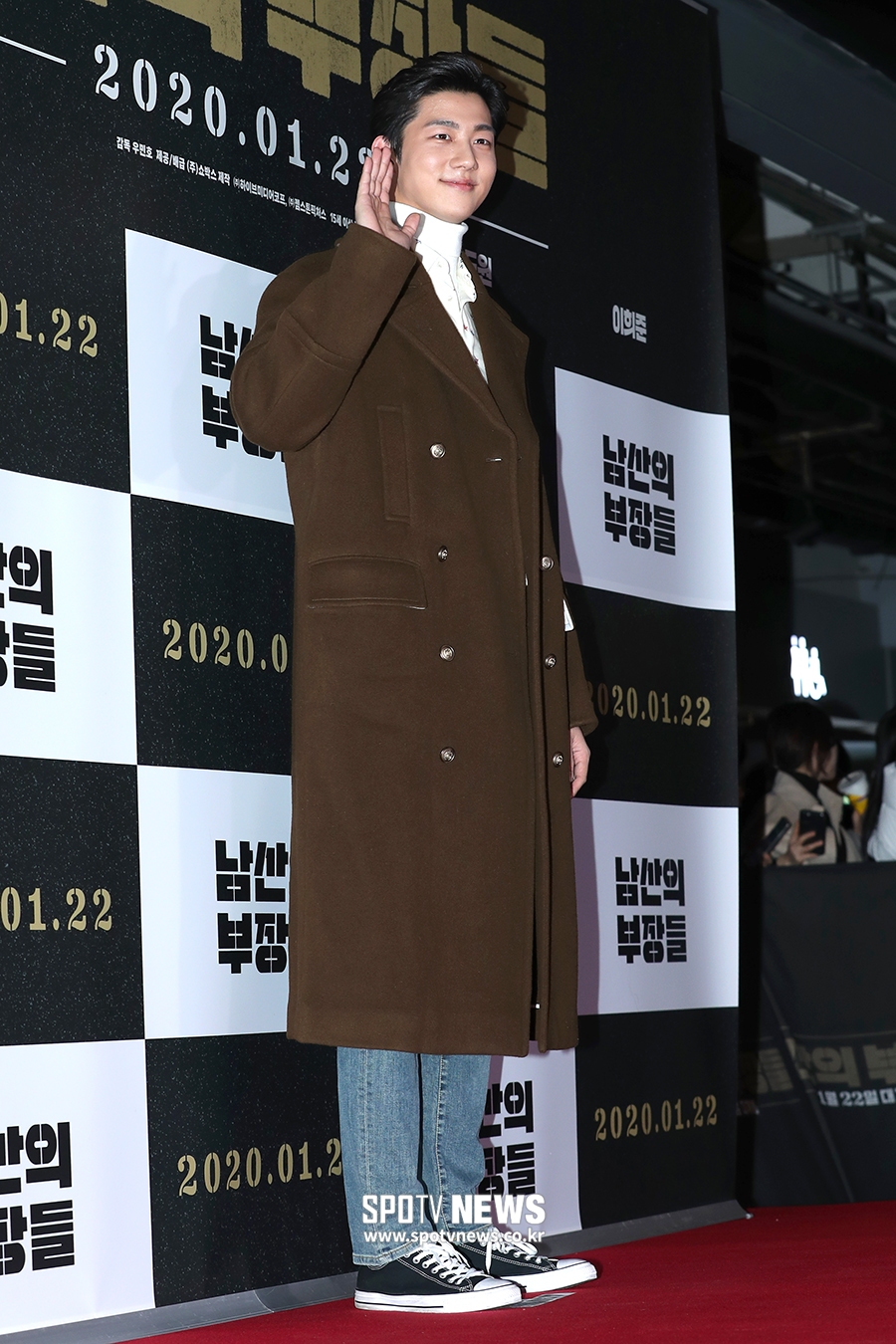 [포토S] 기도훈, 스마트폰 액정 꽉 채우는 키