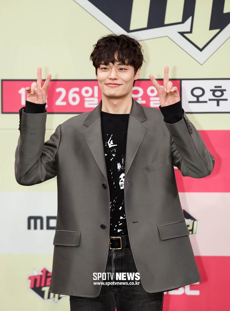 [포토S] 모델 정혁, 귀여운 V