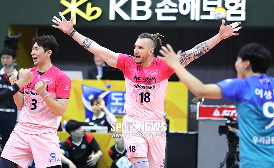 [포토S] 우리카드, '7연승 가자!'