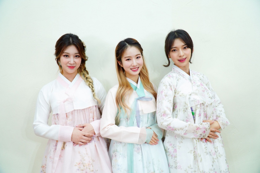 [헬로! 경자년]써드아이, 무대와 상반된 사랑스런 한복인사 "새해 복 많이 받으세요"