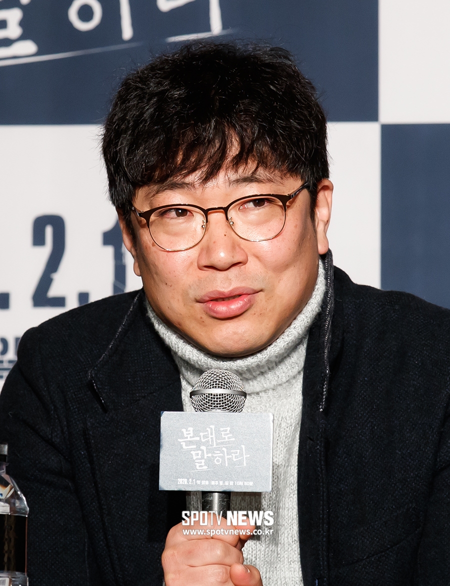 [포토S] 인사하는 김상훈 감독