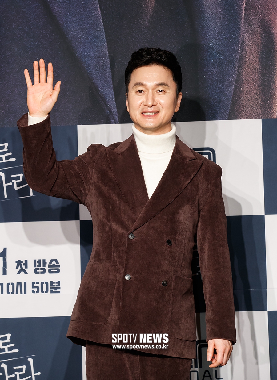 [포토S] 포즈 취하는 배우 장현성