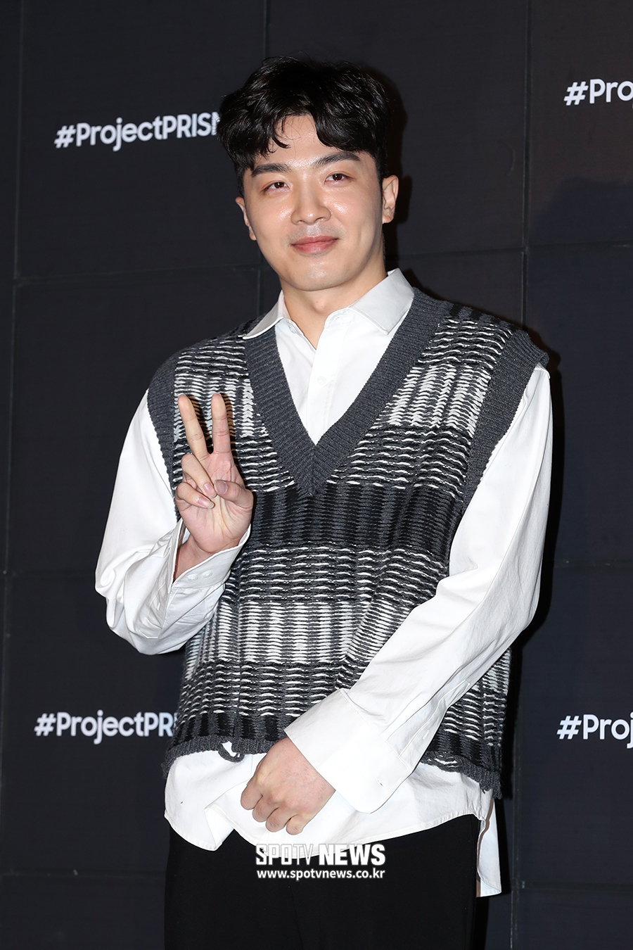 [포토S] 적재, 수줍은 브이