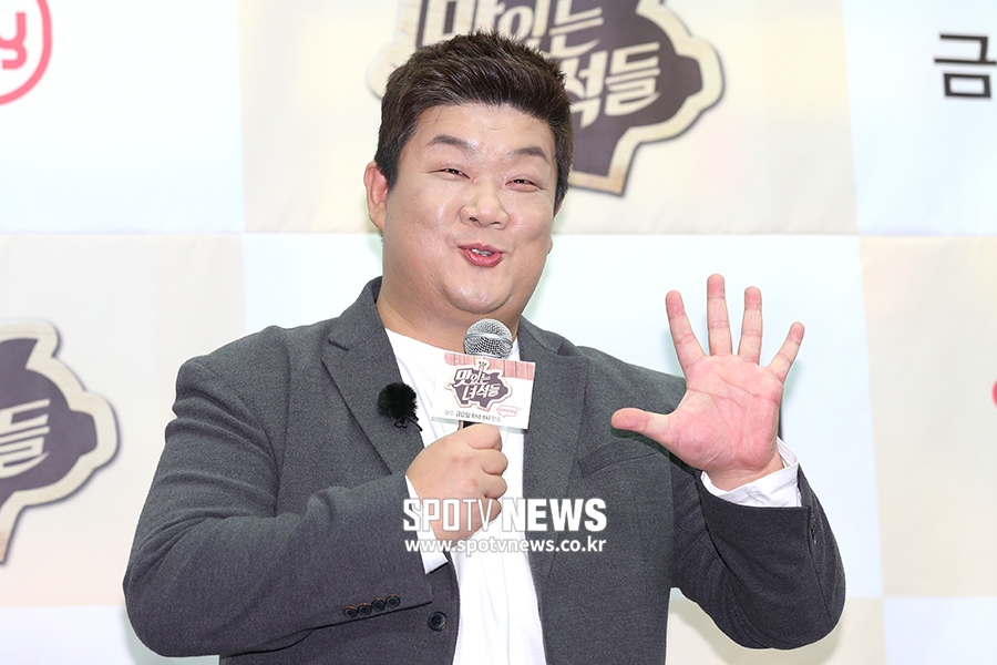 [포토S] 유민상, '5주년 축하해주세요!'