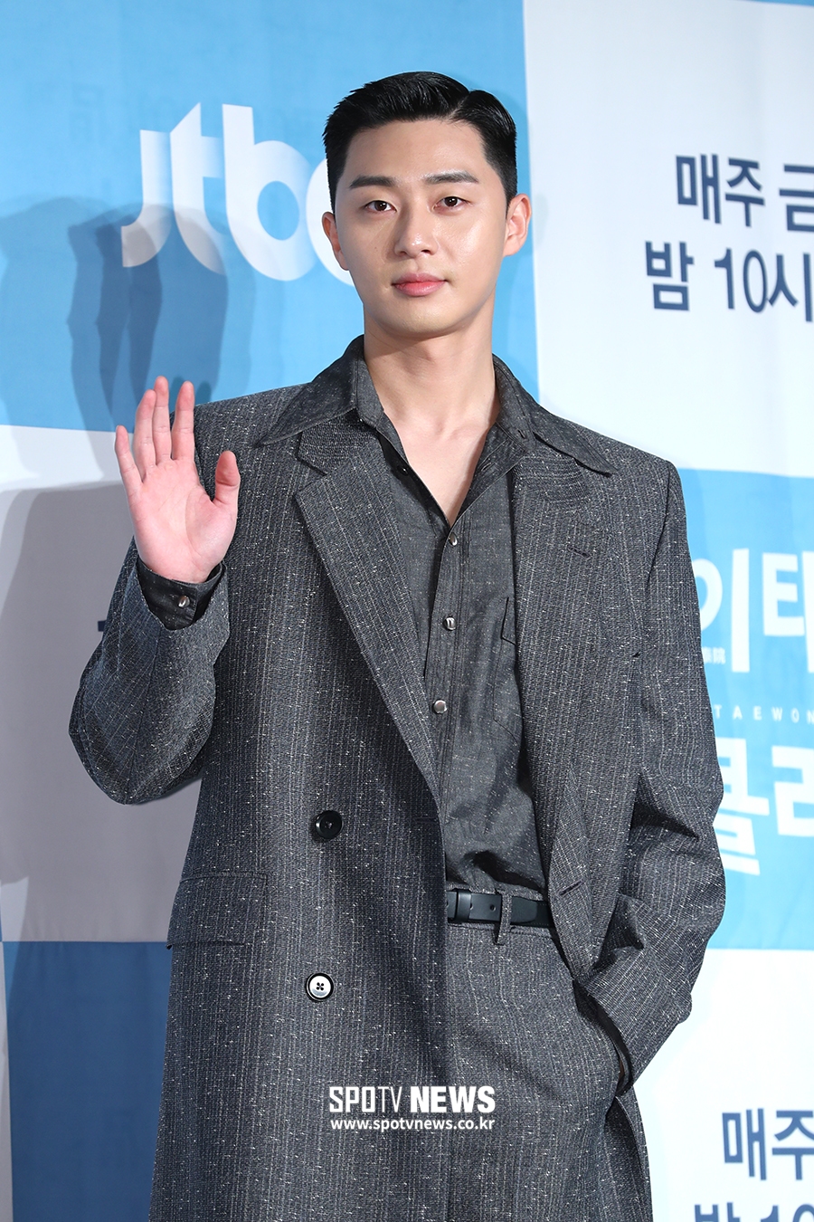 [포토S] 박서준, 이태원 직진 청년