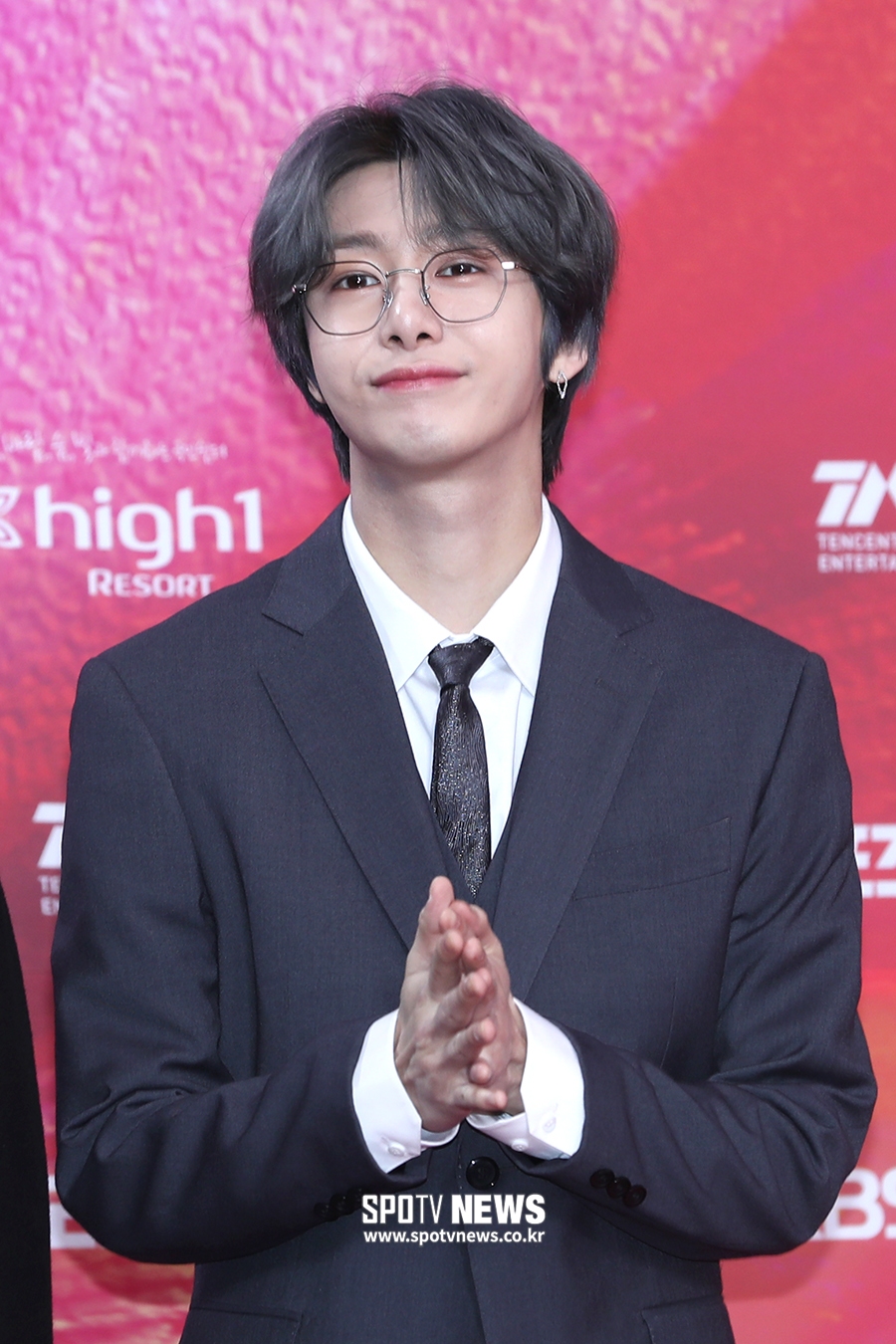 [포토S] 몬스타엑스 형원, '안경 잘 어울리죠?'