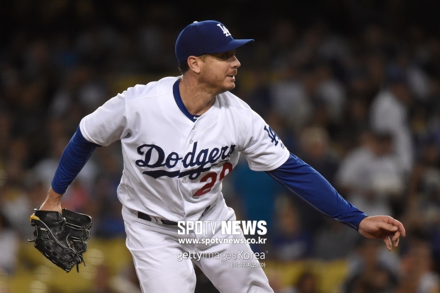 서핑 즐기던 옛 류현진 경쟁자… 2년 공백 딛고 MLB 복귀 추진