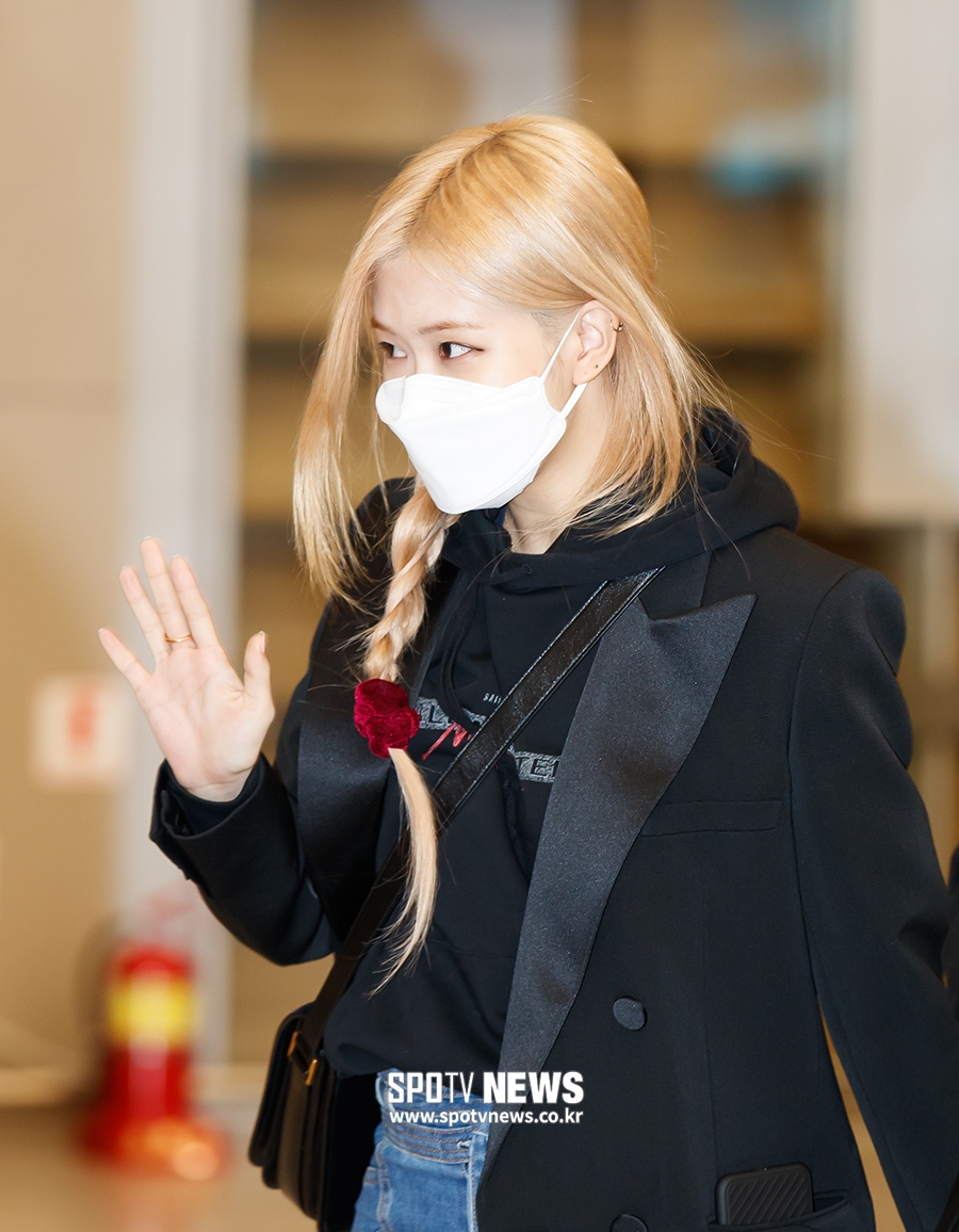 [포토S] 로제, 친절한 손인사