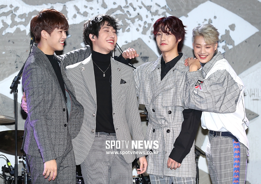 [포토S] 아이즈, 다정하게