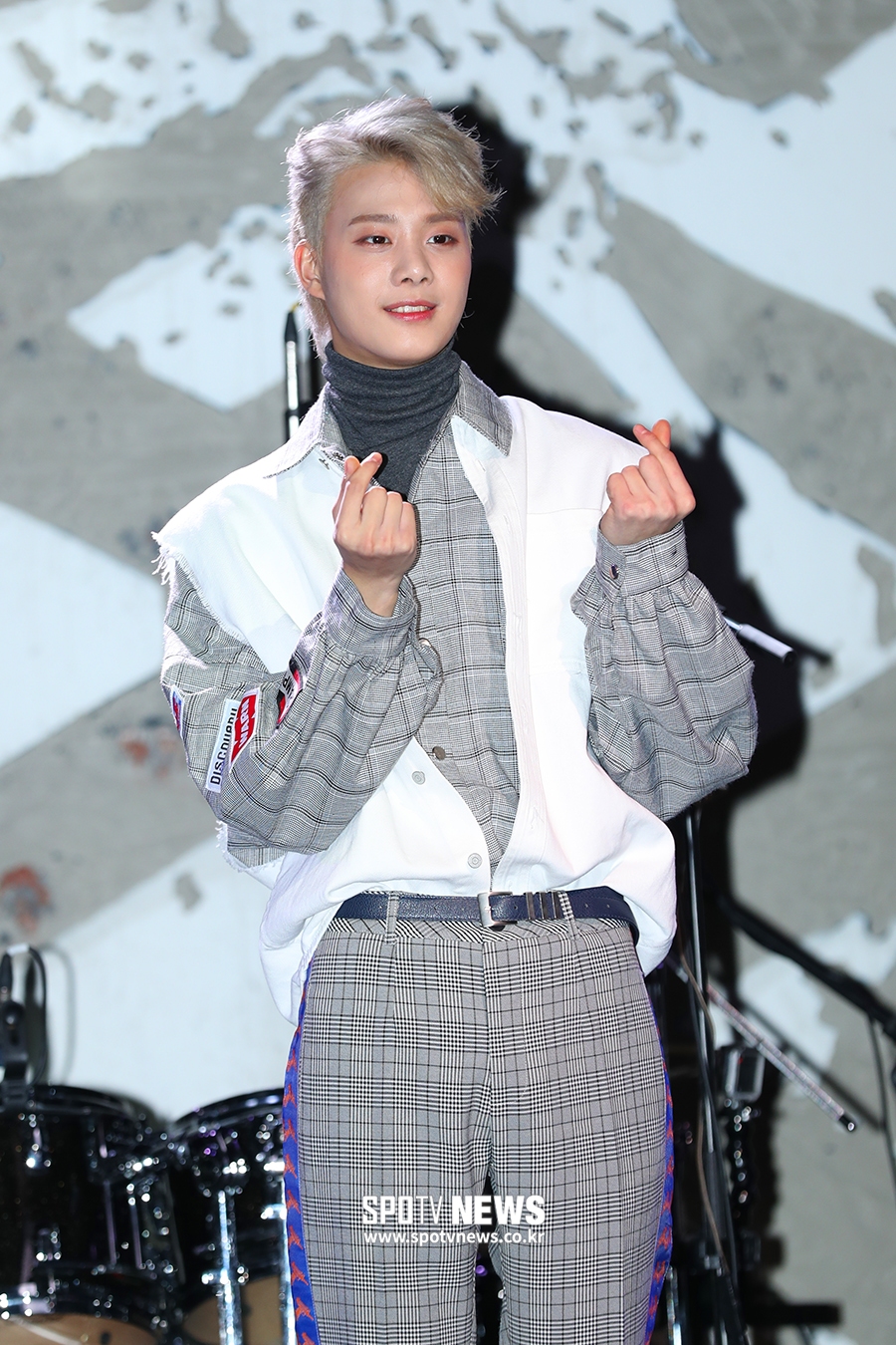 [포토S] 아이즈 우수, 귀엽게 하트
