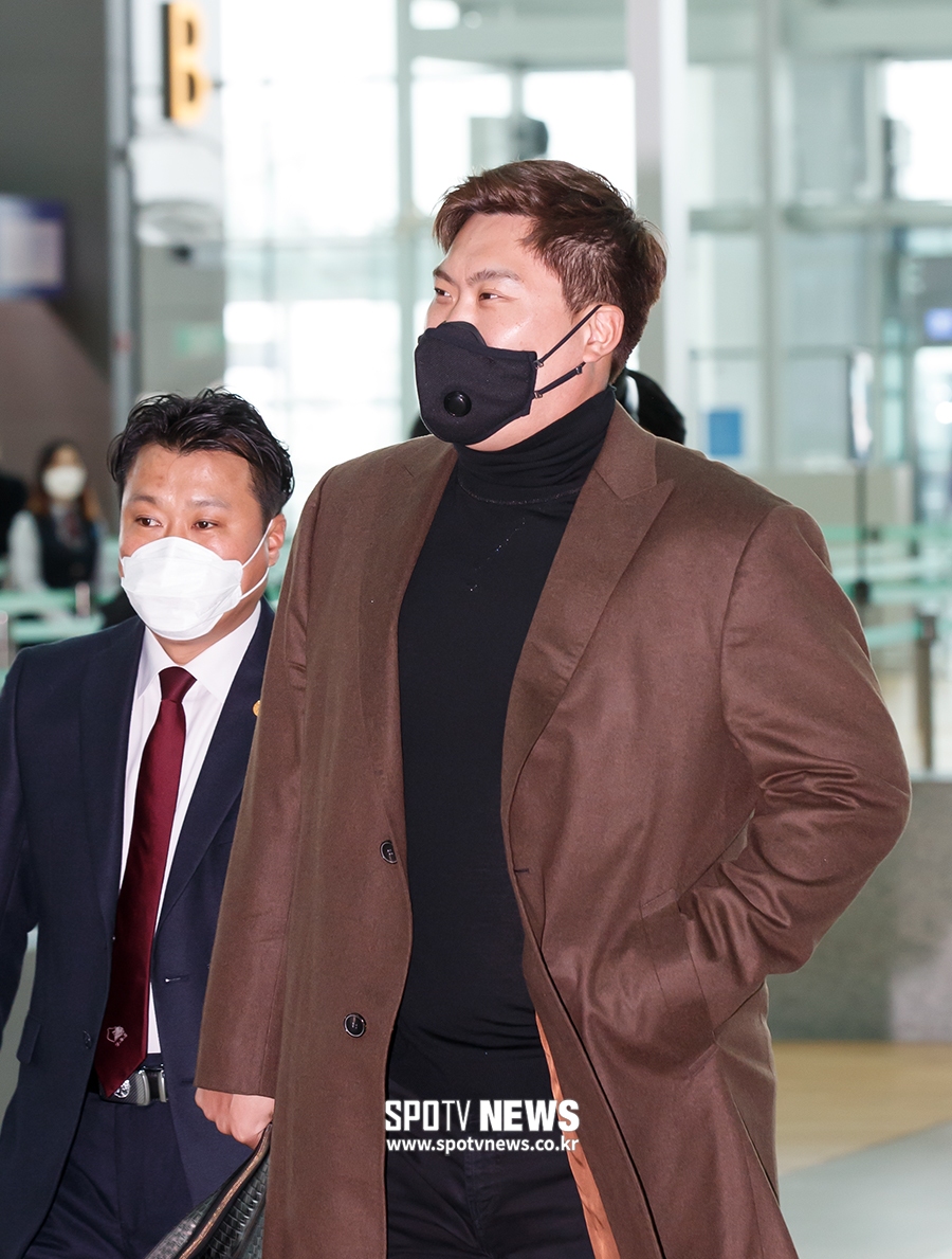 [포토S] 미국으로 출국하는 류현진