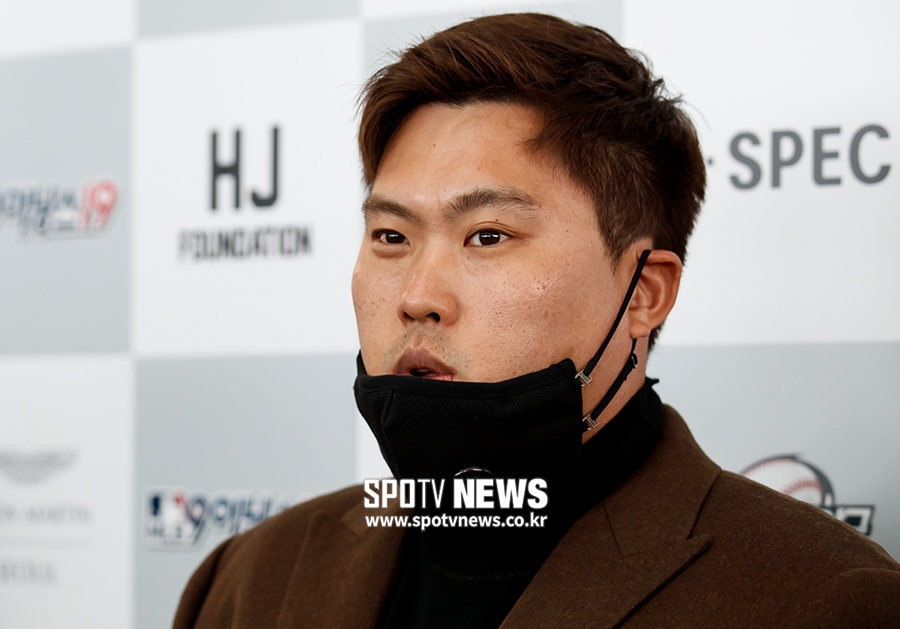[포토S] 인터뷰 하는 류현진