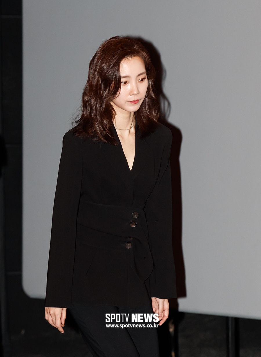 [포토S] 무대 오르는 배우 신현빈