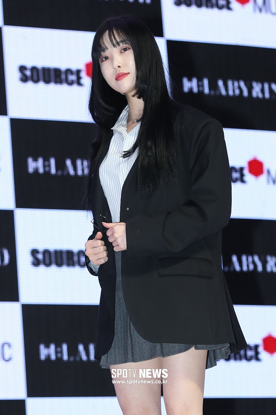 [포토S] 여자친구 유주, '흑발 잘 어울리죠?'