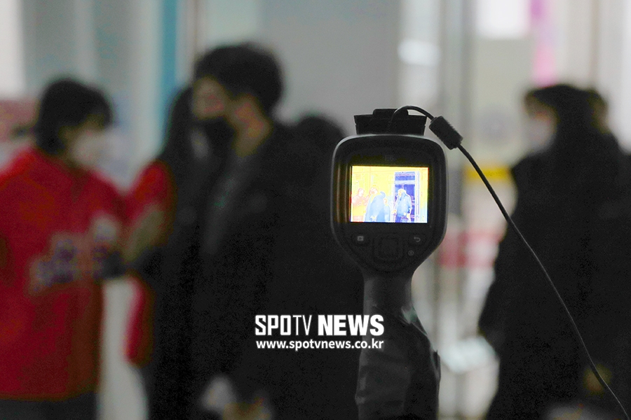 [포토S] 코로나 바이러스 사태, 배구장에 나타난 열 감지 카메라