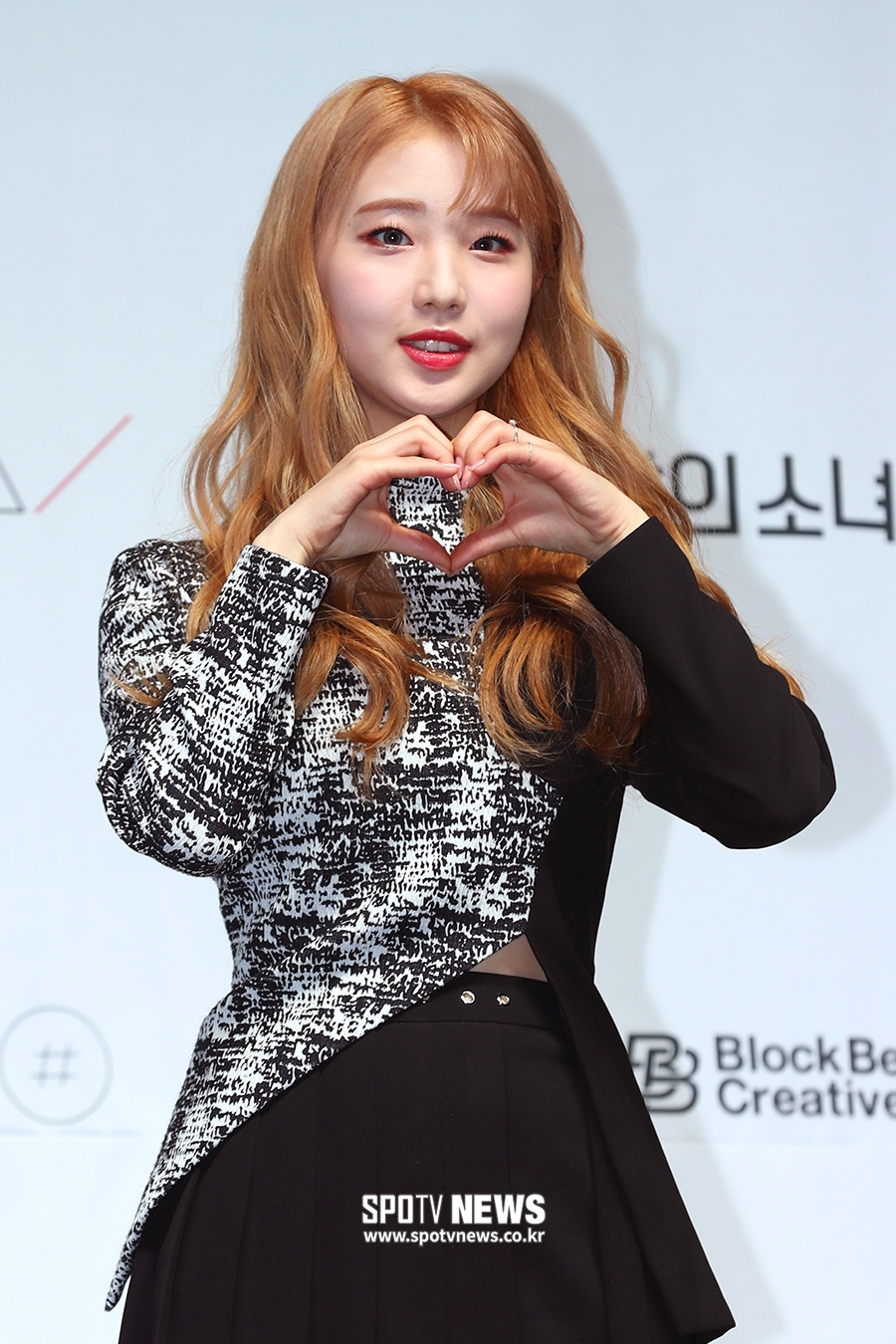 [포토S] 이달의소녀 여진, 하트 뿅!