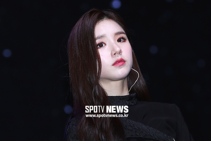 [포토S] 이달의 소녀 희진, 작은 얼굴에 꽉 찬 이목구비