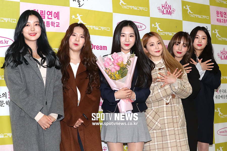 [포토S] 아리아즈, '주은이 졸업 축하하러 왔어요~'