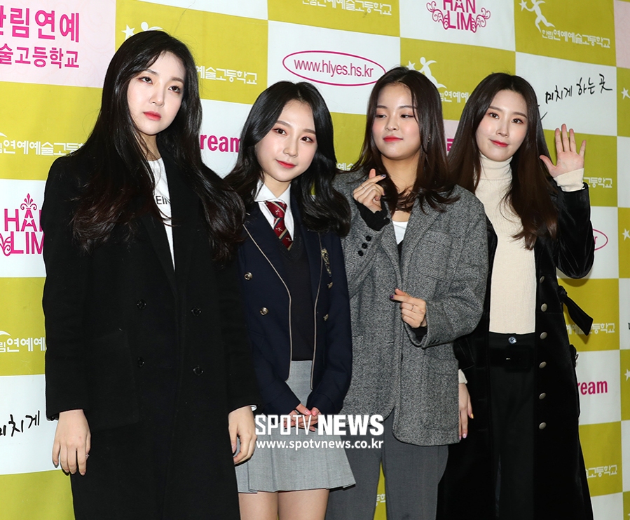 [포토S] S.I.S, '세빈이 졸업 축하하러 왔어요~'