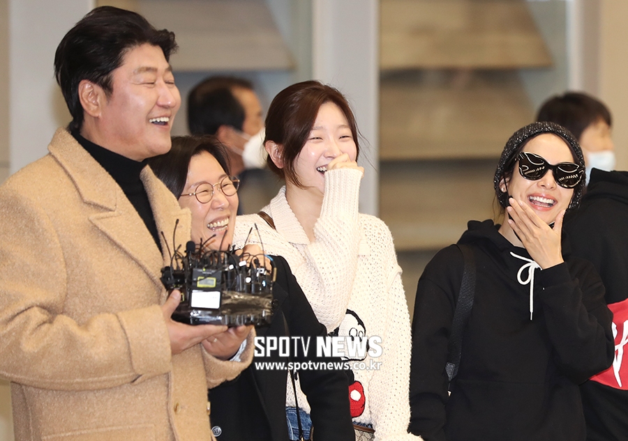 [포토S] 빵 터진 박소담과 조여정