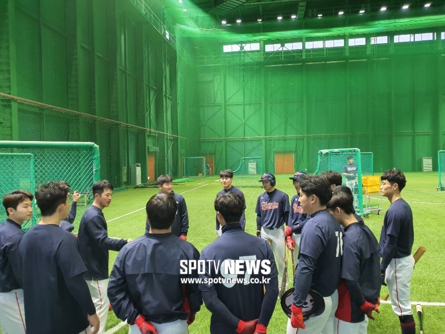 [SPO 현장]“3월 개막전은 1군에서!” 땀으로 가득한 롯데 상동구장