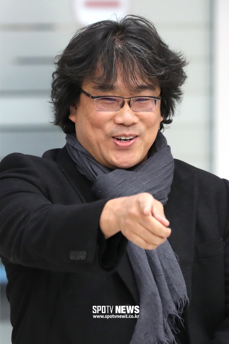 [포토S] '금의환향' 봉준호, 미소 띠며 귀국!