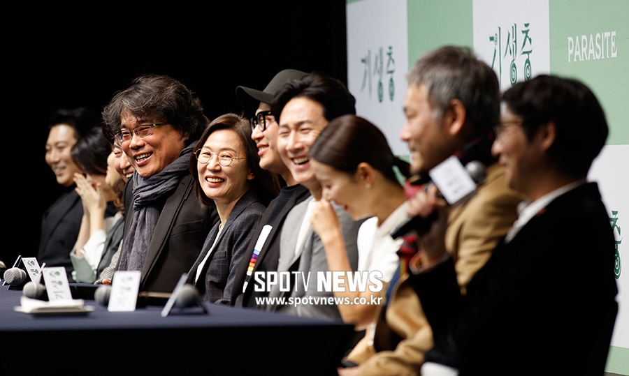 [포토S] 밝게 웃는 '기생충'팀