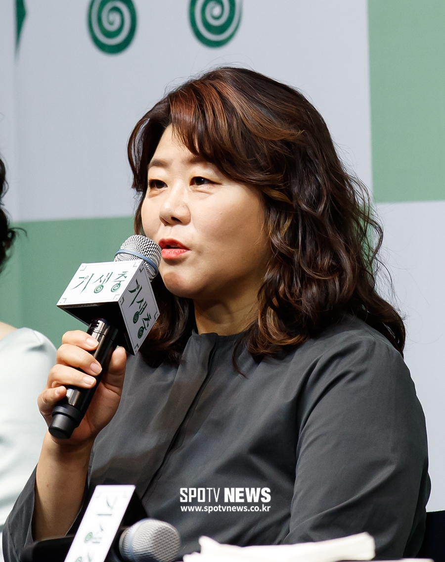 [포토S] 배우 이정은, 아카데미를 마치고
