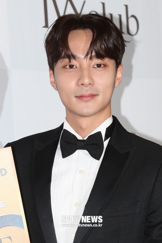 딱 한장에, '정준영 단톡방' 멤버도 아닌데…로이킴, 다시 '엄친아'로 재기할까[종합]