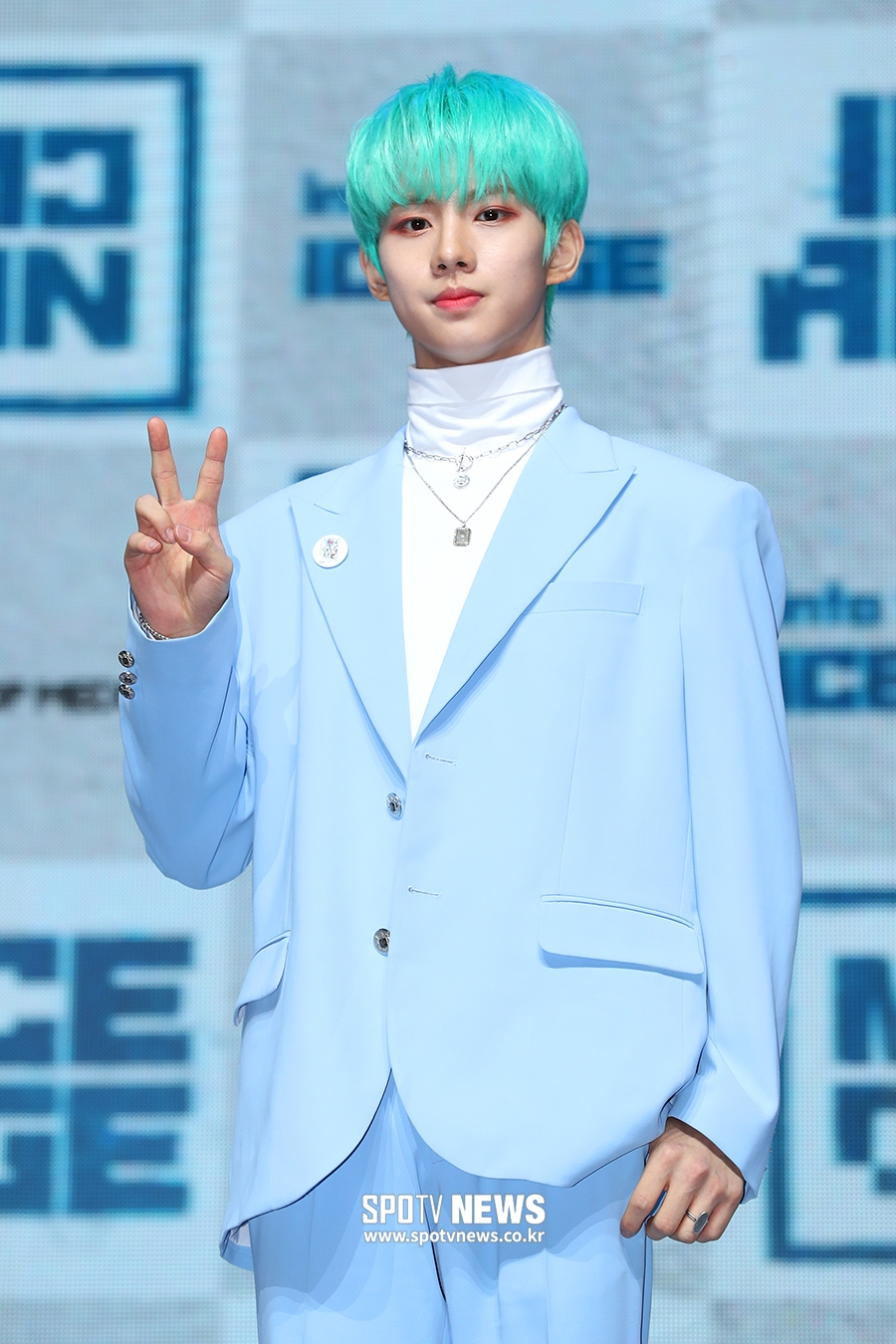 [포토S] MCND 윈, 수줍은 브이