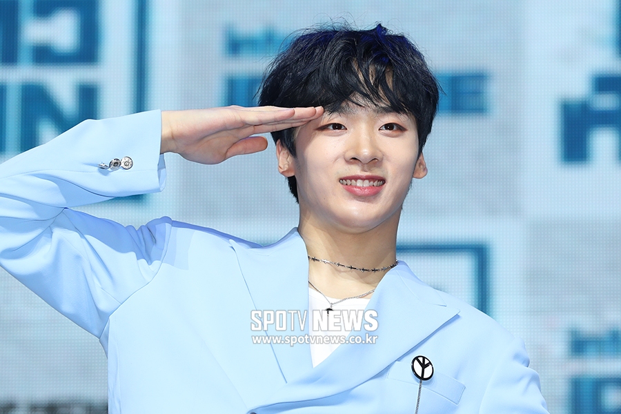 [포토S] MCND 캐슬제이, 데뷔 신고 경례!