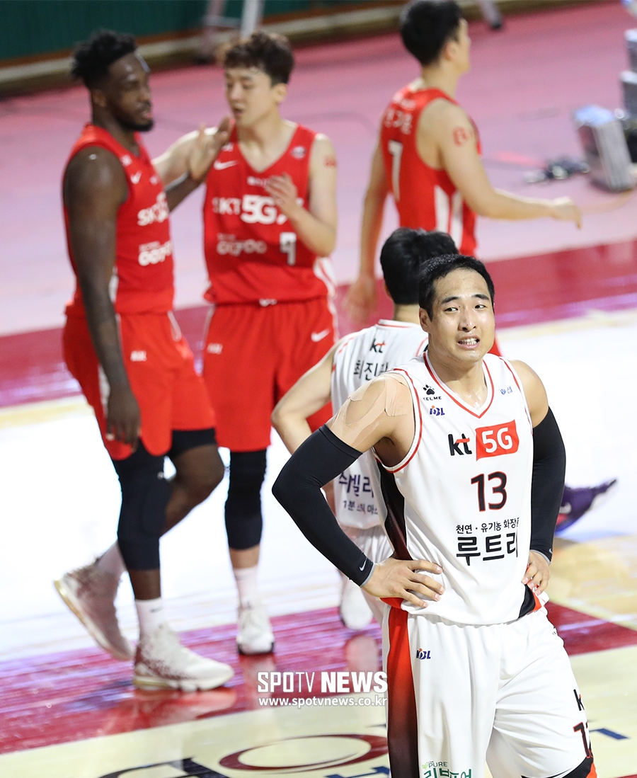 [포토S] KT 김현민, '오늘 경기 안풀리네'