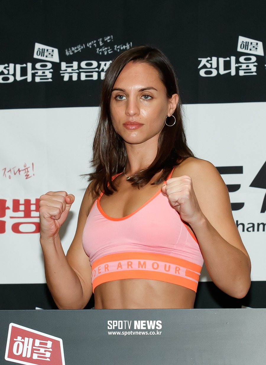 [포토S] 카밀라 리바로라, 코메인 이벤트 장식할 미녀 파이터