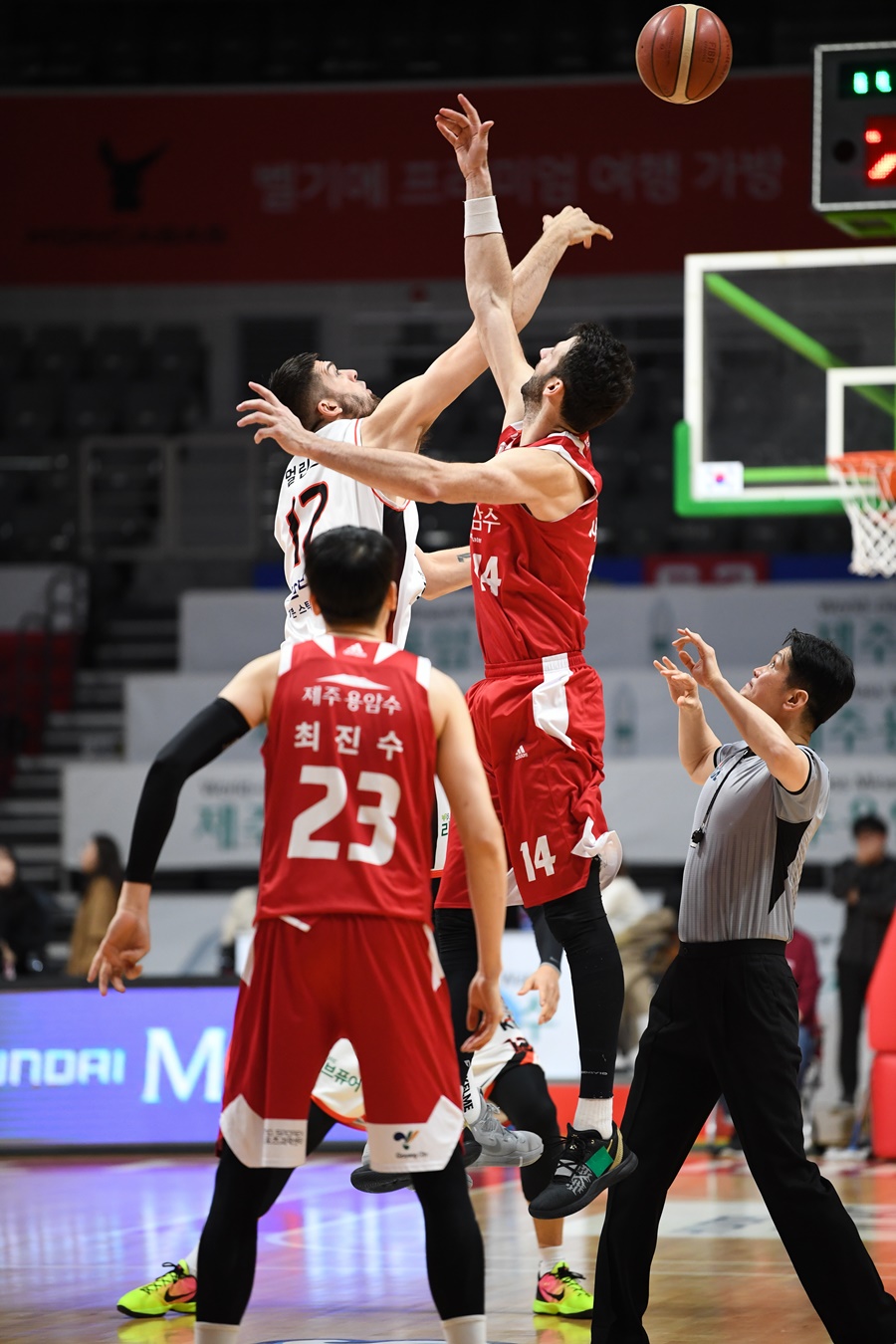 [스포츠타임] 외국인 선수 3명 떠난 KBL, 추가 이탈 가능성은?
