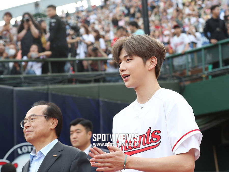 [스토리S] 아픔 딛고 돌아오는 강다니엘, 따뜻한 봄날과 함께