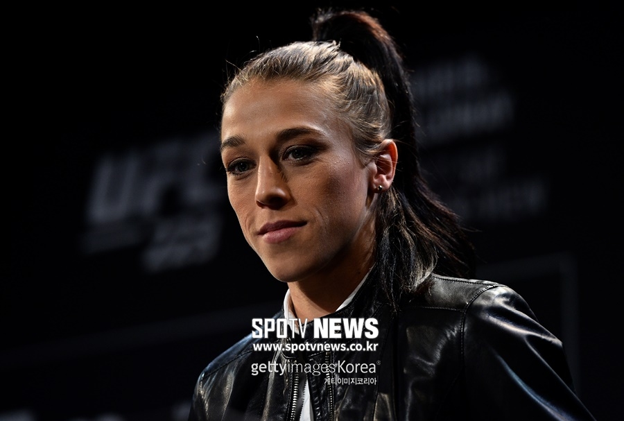 [UFC] 스트로급 평정했던 '무에타이 여제'…"장웨일리는 투박해"