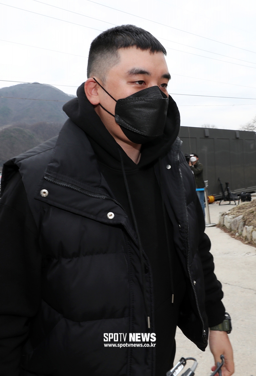 [포토S] '입대' 승리, 버닝썬 조사는 군 법원으로