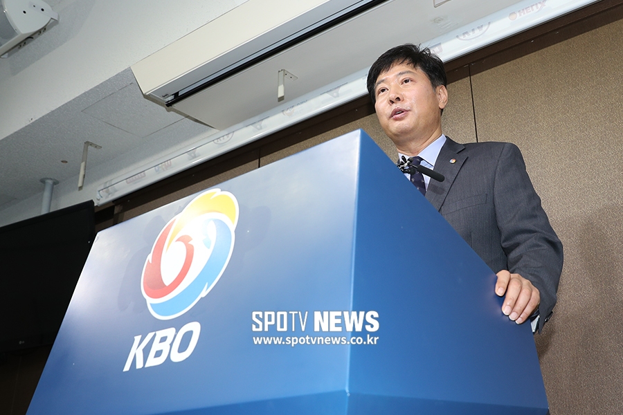 [포토S] 프로야구 리그, 4월 중으로 잠정 연기 결정