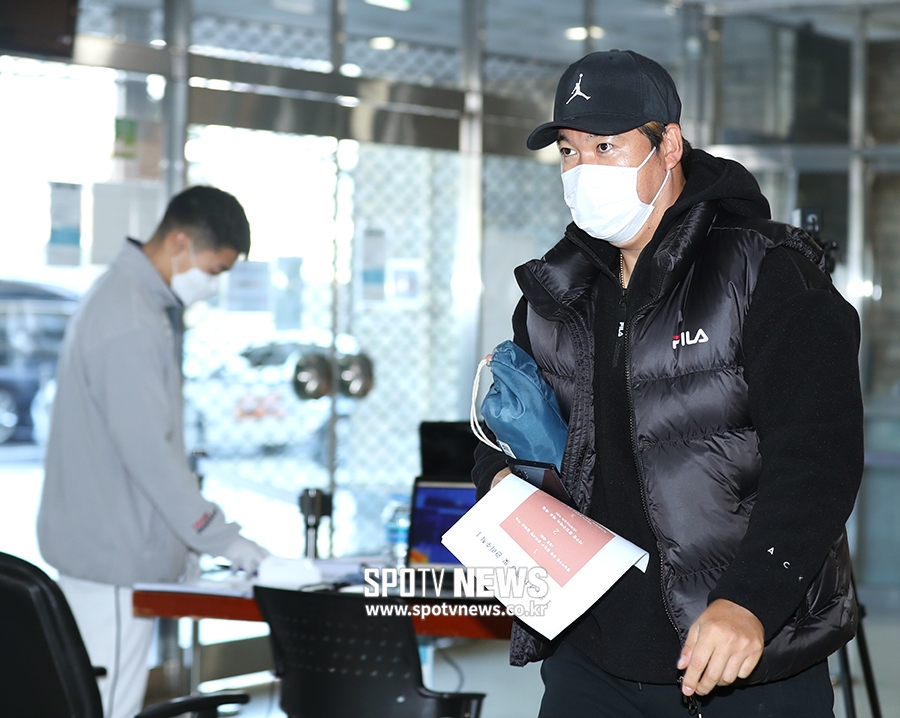 [포토S] 이현승, 마스크 쓰고 잠실구장에